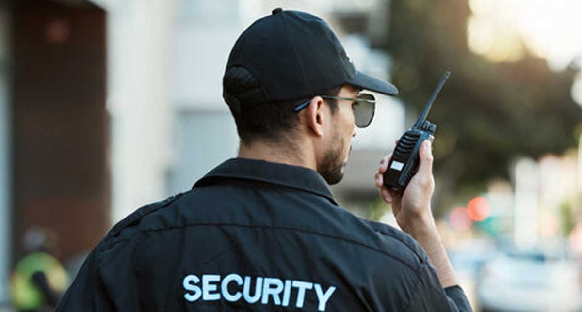 استخدام نگهبان مستقل یا شرکت حفاظتی ؟ تحلیل ریسک و مزایا